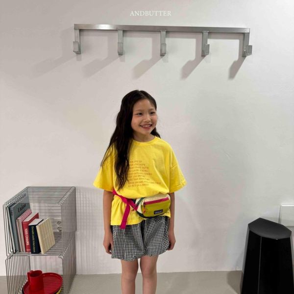 英文短文短袖上衣 韓國童裝,男童夏裝,中性童裝,童裝推薦,2026夏季童裝,男童穿搭,韓系童裝,中性穿搭,韓國代購