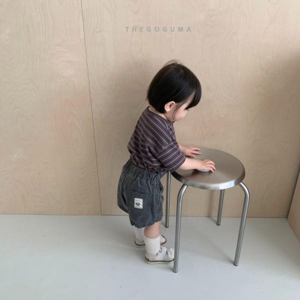 排扣雙色條紋短袖上衣 韓國童裝,男童夏裝,中性童裝,童裝推薦,2026夏季童裝,男童穿搭,韓系童裝,中性穿搭,韓國代購