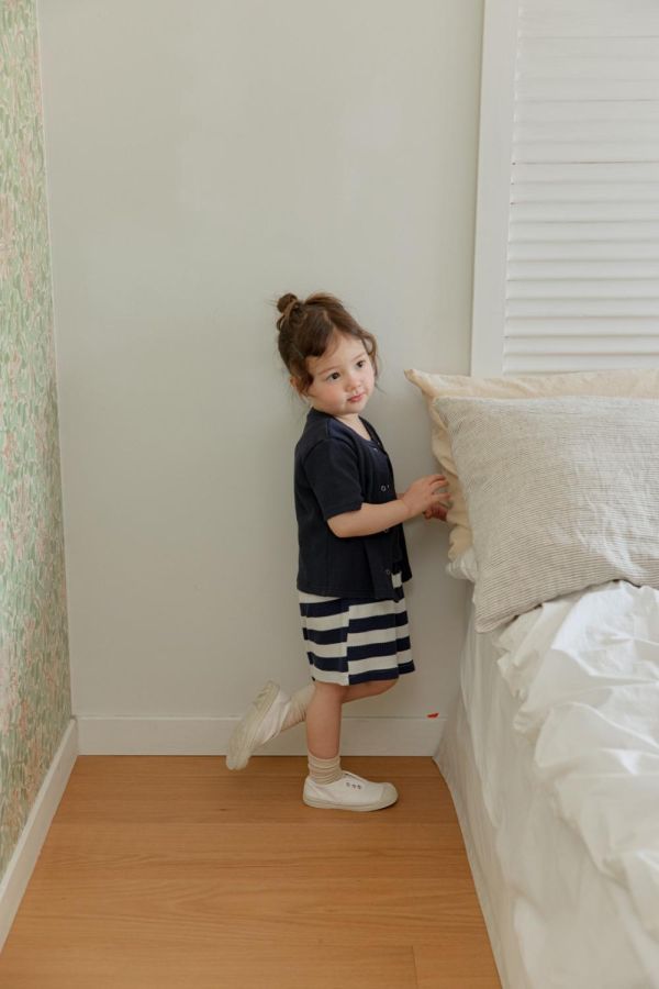 條紋鬆餅格休閒短褲 韓國童裝,男童夏裝,中性童裝,童裝推薦,2026夏季童裝,男童穿搭,韓系童裝,中性穿搭,韓國代購