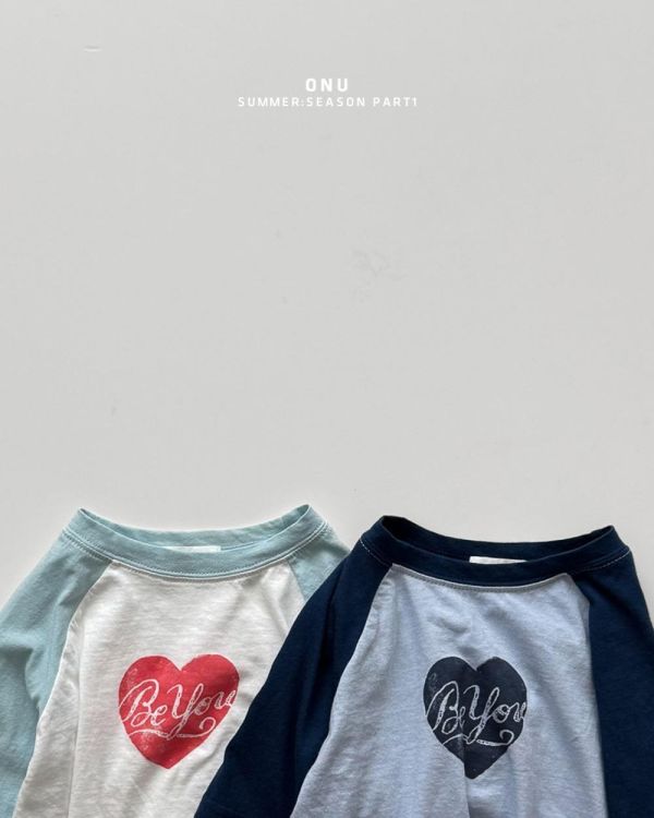 愛心雙色插肩七分袖上衣 韓國童裝,男童夏裝,中性童裝,童裝推薦,2026夏季童裝,男童穿搭,韓系童裝,中性穿搭,韓國代購