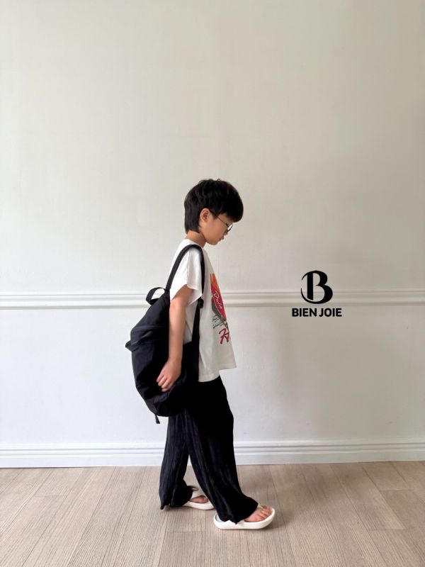素色三宅感落地長褲 韓國童裝,質感童裝,童裝推薦,韓系風格,男女童裝,韓風穿搭,韓國代購,韓國空運,親子穿搭