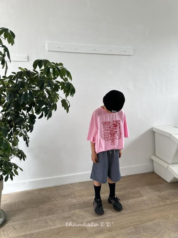 透視胸腔怪奇短袖上衣 韓國童裝,質感童裝,童裝推薦,韓系風格,男女童裝,韓風穿搭,韓國代購,韓國空運,親子穿搭