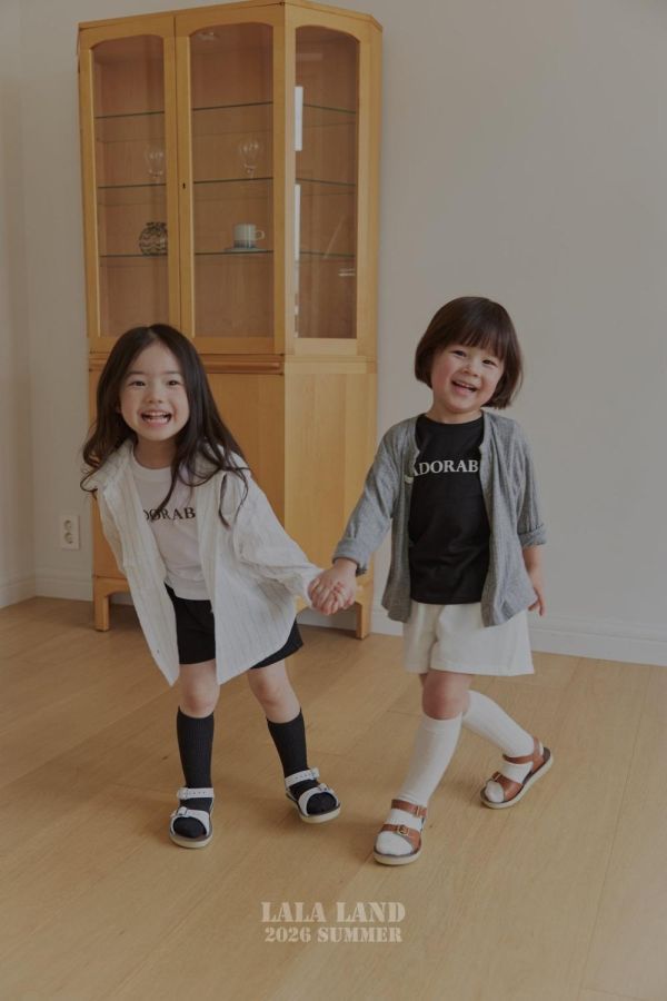 基礎日常標籤休閒短褲 韓國童裝,男童夏裝,中性童裝,童裝推薦,2026夏季童裝,男童穿搭,韓系童裝,中性穿搭,韓國代購