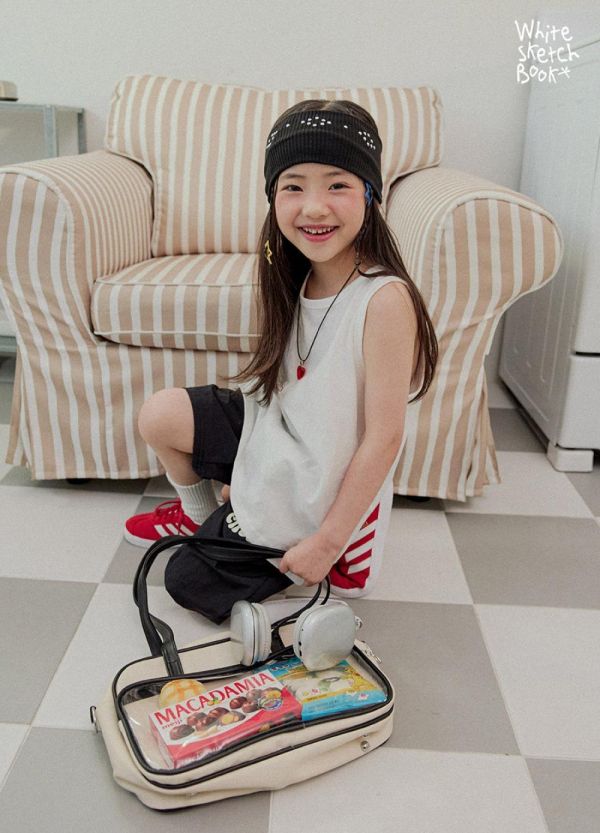 藝術文字速乾休閒短褲 韓國童裝,男童夏裝,中性童裝,童裝推薦,2026夏季童裝,男童穿搭,韓系童裝,中性穿搭,韓國代購