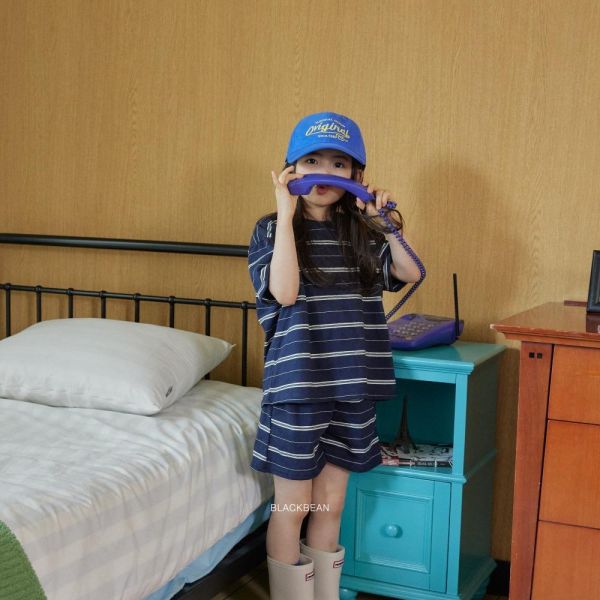 層次條紋休閒運動套裝 韓國童裝,男童夏裝,中性童裝,童裝推薦,2026夏季童裝,男童穿搭,韓系童裝,中性穿搭,韓國代購