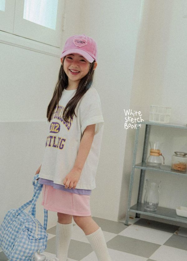 龜裂字母短袖上衣 韓國童裝,男童夏裝,中性童裝,童裝推薦,2026夏季童裝,男童穿搭,韓系童裝,中性穿搭,韓國代購