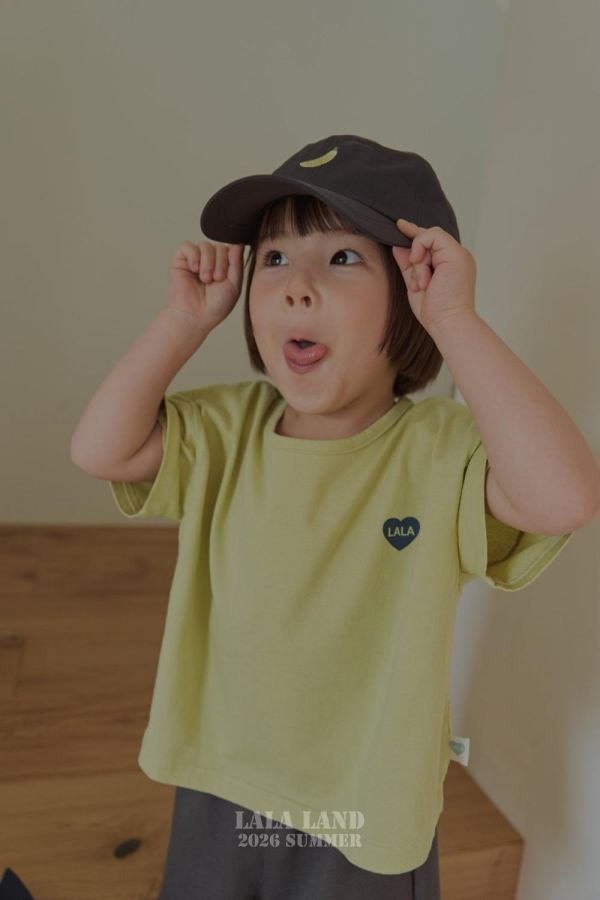 LALA愛心短袖上衣 韓國童裝,男童夏裝,中性童裝,童裝推薦,2026夏季童裝,男童穿搭,韓系童裝,中性穿搭,韓國代購