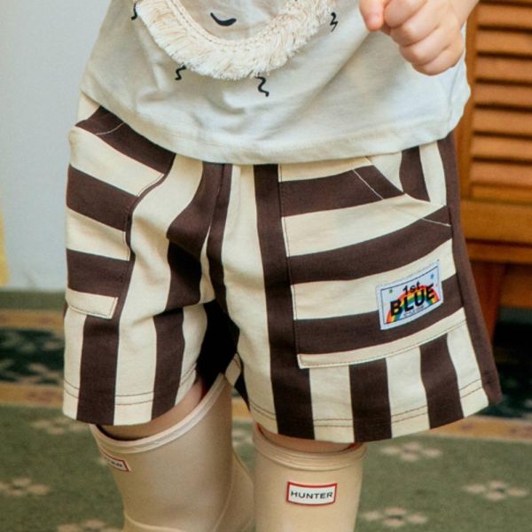 交錯條紋休閒短褲 韓國童裝,男童夏裝,中性童裝,童裝推薦,2026夏季童裝,男童穿搭,韓系童裝,中性穿搭,韓國代購