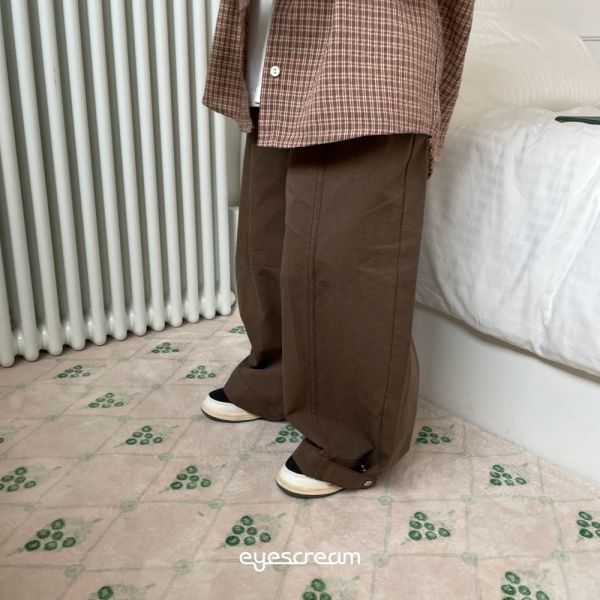 特殊褲管繭形休閒長褲 韓國童裝,男童秋裝,中性童裝,韓系童裝推薦,2025秋季童裝,韓國男童新款,中性風男童穿搭,秋季男童服飾推薦,小男友穿搭