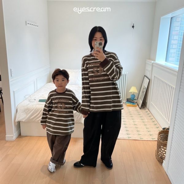 美式風格42條紋長袖上衣-親子款 韓國童裝,男童秋裝,中性童裝,韓系童裝推薦,2025秋季童裝,韓國男童新款,中性風男童穿搭,秋季男童服飾推薦,小男友穿搭