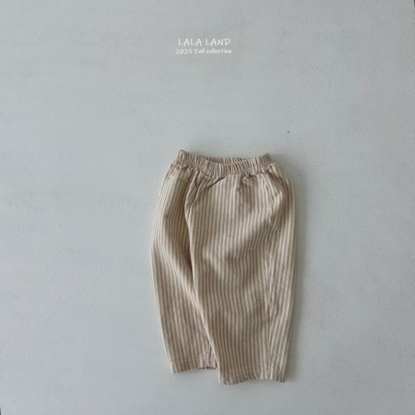 細條紋休閒長褲 韓國童裝,男童秋裝,中性童裝,韓系童裝推薦,2025秋季童裝,韓國男童新款,中性風男童穿搭,秋季男童服飾推薦,小男友穿搭