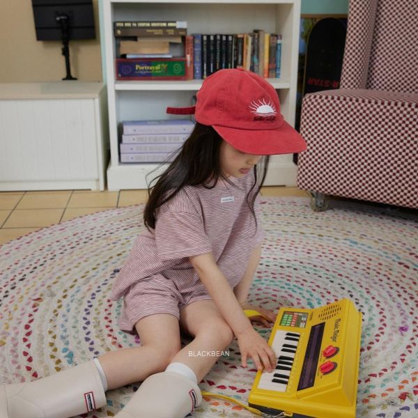 細條紋休閒運動套裝 韓國童裝,男童夏裝,中性童裝,童裝推薦,2026夏季童裝,男童穿搭,韓系童裝,中性穿搭,韓國代購