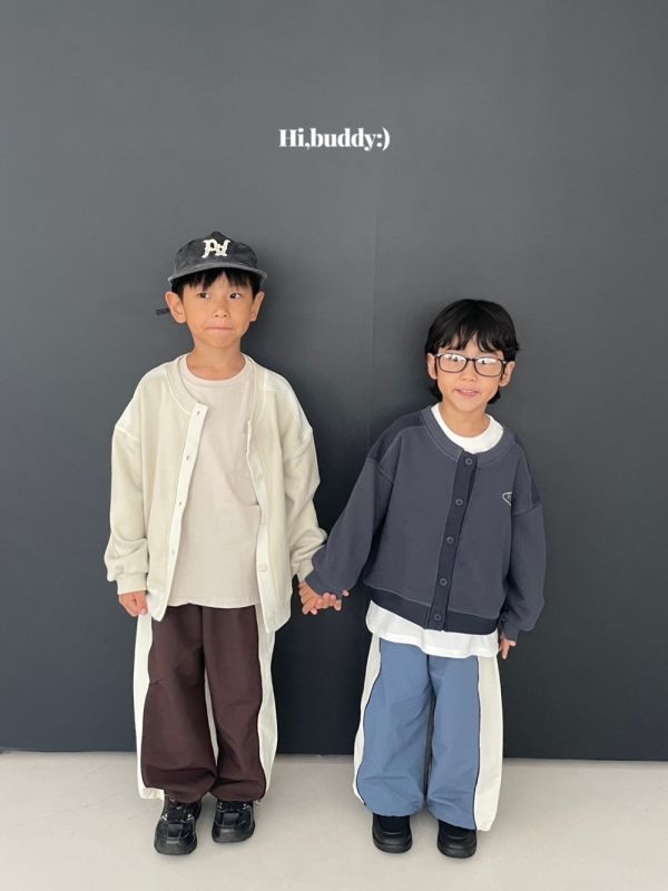 LOGO排扣罩衫外套 韓國童裝,男童秋裝,中性童裝,韓系童裝推薦,2025秋季童裝,韓國男童新款,中性風男童穿搭,秋季男童服飾推薦,小男友穿搭