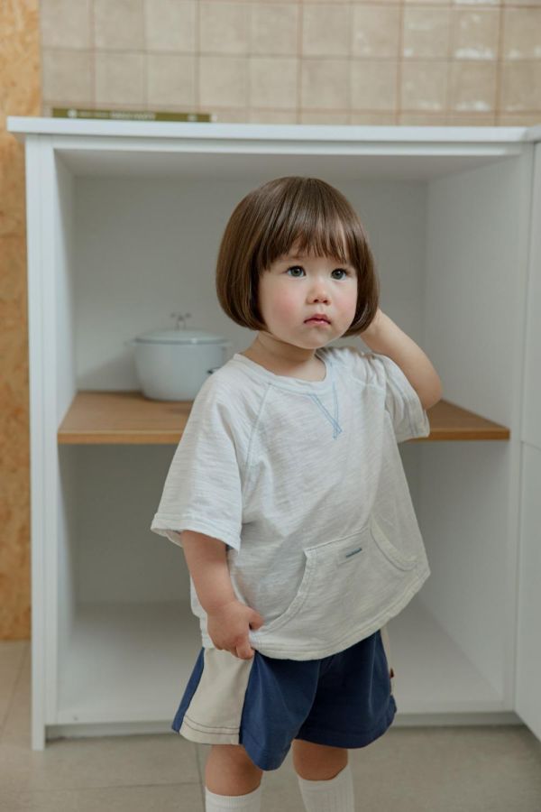 雙色拼接運動短褲 韓國童裝,男童夏裝,中性童裝,童裝推薦,2026夏季童裝,男童穿搭,韓系童裝,中性穿搭,韓國代購