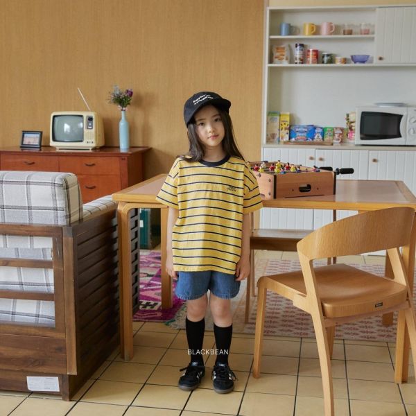 基礎條紋短袖上衣 韓國童裝,男童夏裝,中性童裝,童裝推薦,2026夏季童裝,男童穿搭,韓系童裝,中性穿搭,韓國代購