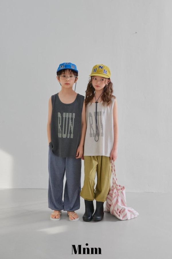 像素RUN長版背心 韓國童裝,男童夏裝,中性童裝,童裝推薦,2026夏季童裝,男童穿搭,韓系童裝,中性穿搭,韓國代購