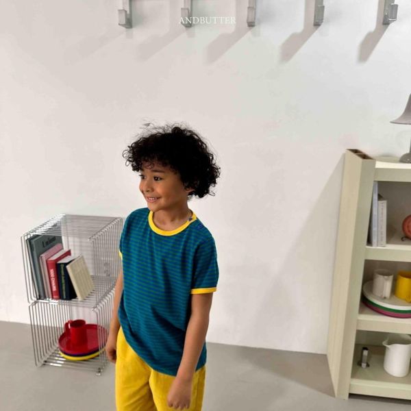 跳色滾邊肩扣條紋短袖上衣 韓國童裝,男童夏裝,中性童裝,童裝推薦,2026夏季童裝,男童穿搭,韓系童裝,中性穿搭,韓國代購