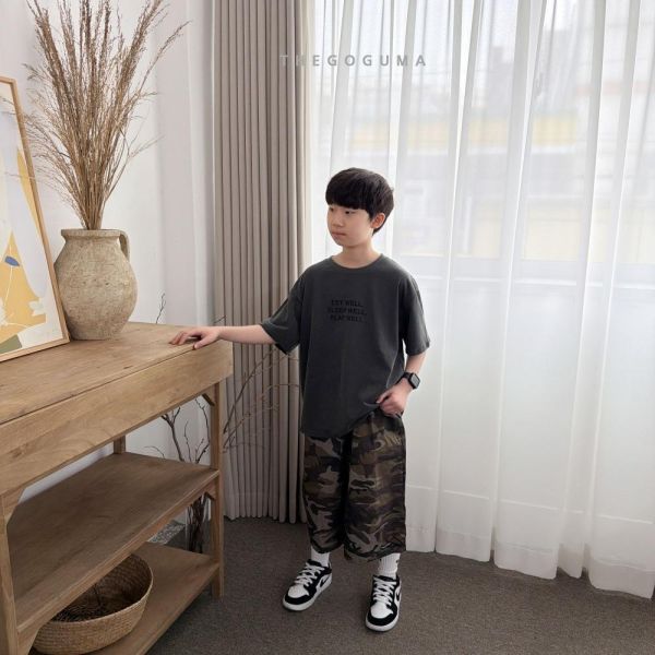 帥氣迷彩百慕達短褲 韓國童裝,男童夏裝,中性童裝,童裝推薦,2026夏季童裝,男童穿搭,韓系童裝,中性穿搭,韓國代購