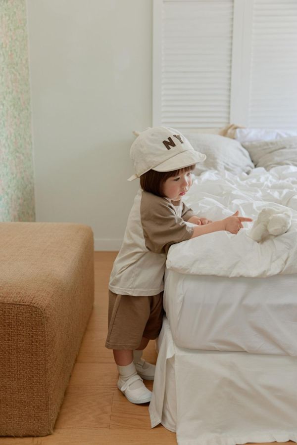 日常素色休閒短褲 韓國童裝,男童夏裝,中性童裝,童裝推薦,2026夏季童裝,男童穿搭,韓系童裝,中性穿搭,韓國代購