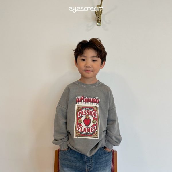 樸克火柴盒長袖上衣-親子款 韓國童裝,男童秋裝,中性童裝,韓系童裝推薦,2025秋季童裝,韓國男童新款,中性風男童穿搭,秋季男童服飾推薦,小男友穿搭