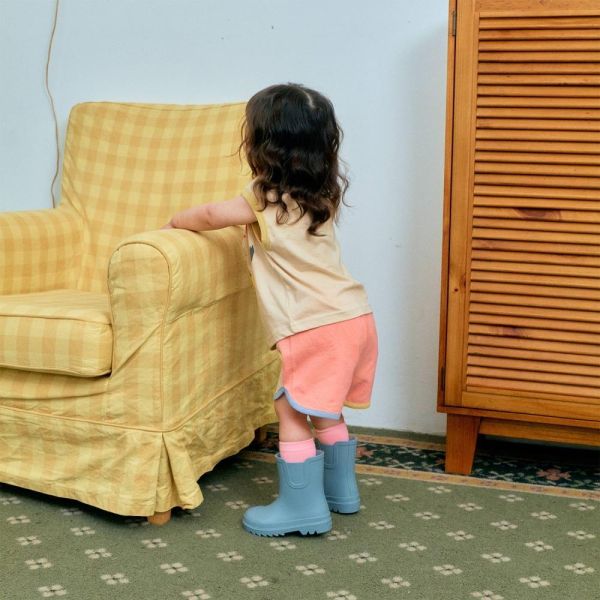 繽紛拼接圓弧短褲 韓國童裝,男童夏裝,中性童裝,童裝推薦,2026夏季童裝,男童穿搭,韓系童裝,中性穿搭,韓國代購