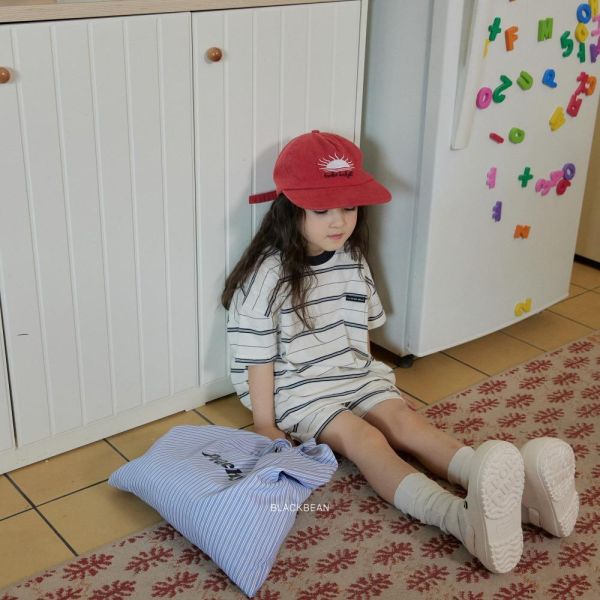 層次條紋休閒運動套裝 韓國童裝,男童夏裝,中性童裝,童裝推薦,2026夏季童裝,男童穿搭,韓系童裝,中性穿搭,韓國代購