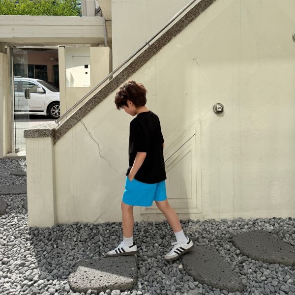 鳳梨小標籤刷刷休閒短褲 韓國童裝,質感童裝,童裝推薦,韓系風格,男女童裝,韓風穿搭,韓國代購,韓國空運,童裝短褲