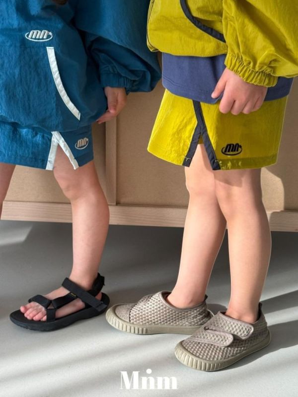 跳色滾邊刷刷感短褲 韓國童裝,男童夏裝,中性童裝,童裝推薦,2026夏季童裝,男童穿搭,韓系童裝,中性穿搭,韓國代購