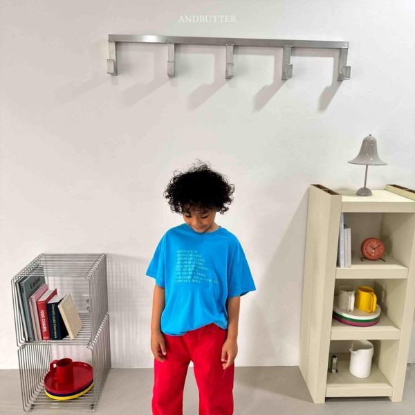 英文短文短袖上衣 韓國童裝,男童夏裝,中性童裝,童裝推薦,2026夏季童裝,男童穿搭,韓系童裝,中性穿搭,韓國代購