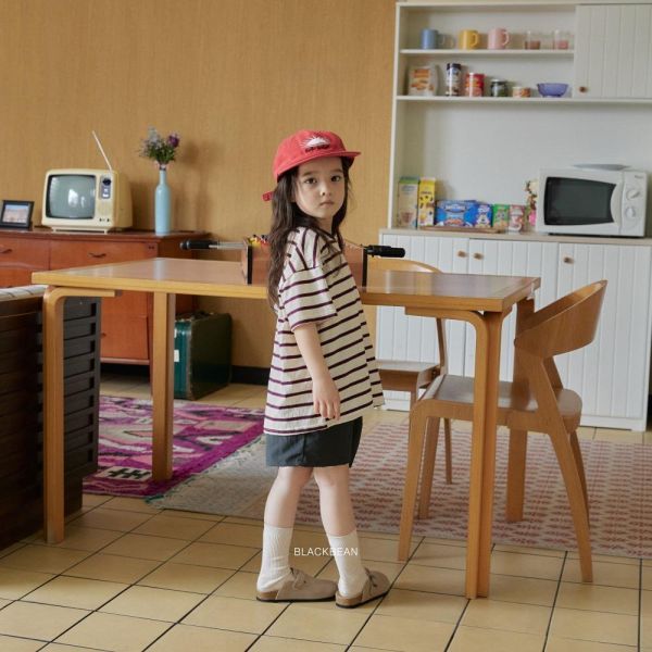 基礎條紋短袖上衣 韓國童裝,男童夏裝,中性童裝,童裝推薦,2026夏季童裝,男童穿搭,韓系童裝,中性穿搭,韓國代購