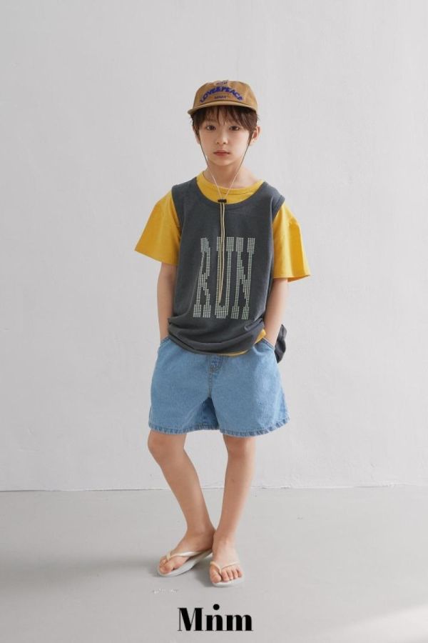 百搭款A字牛仔短褲 韓國童裝,男童夏裝,中性童裝,童裝推薦,2026夏季童裝,男童穿搭,韓系童裝,中性穿搭,韓國代購