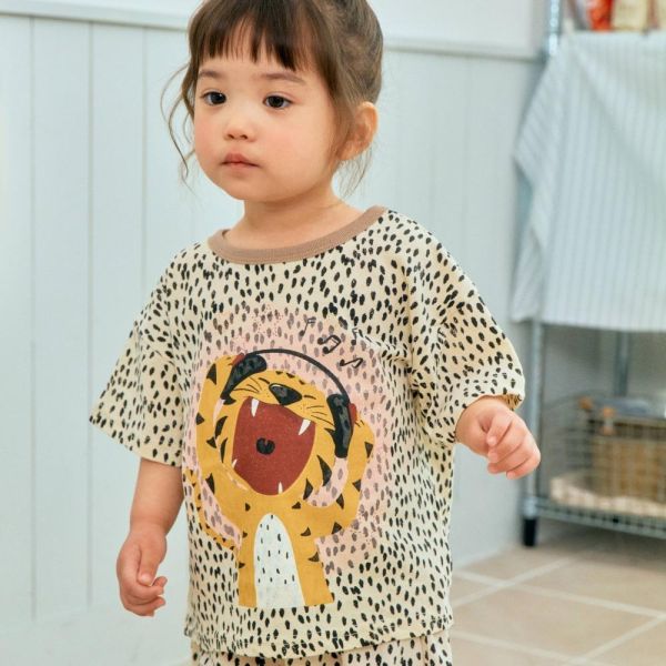 開心花豹短袖上衣 韓國童裝,男童夏裝,中性童裝,童裝推薦,2026夏季童裝,男童穿搭,韓系童裝,中性穿搭,韓國代購