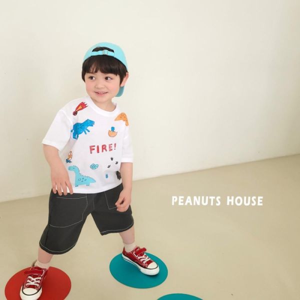 恐龍世界插圖短袖上衣 韓國童裝,男童夏裝,中性童裝,童裝推薦,2026夏季童裝,男童穿搭,韓系童裝,中性穿搭,韓國代購