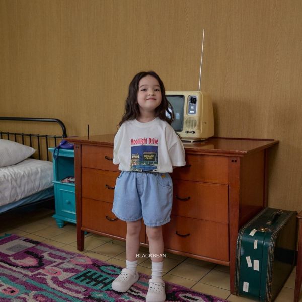 小黃標籤牛仔短褲 韓國童裝,男童夏裝,中性童裝,童裝推薦,2026夏季童裝,男童穿搭,韓系童裝,中性穿搭,韓國代購