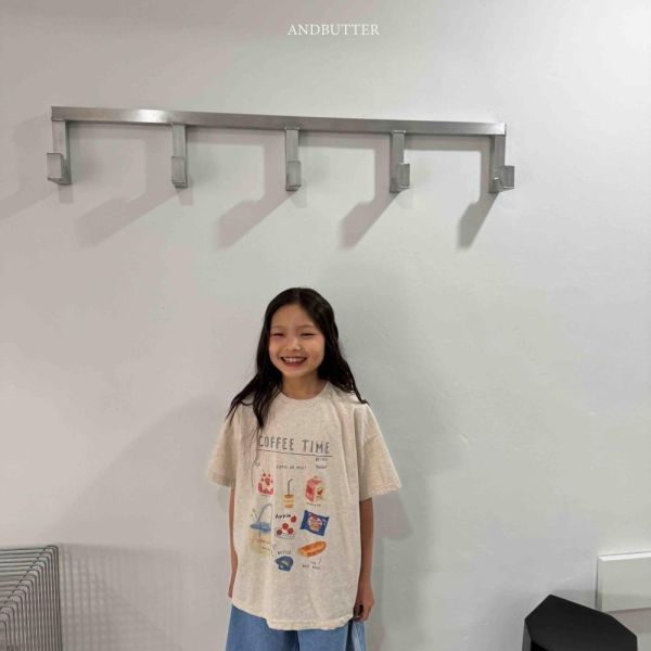 下午茶插圖短袖上衣 韓國童裝,男童夏裝,中性童裝,童裝推薦,2026夏季童裝,男童穿搭,韓系童裝,中性穿搭,韓國代購