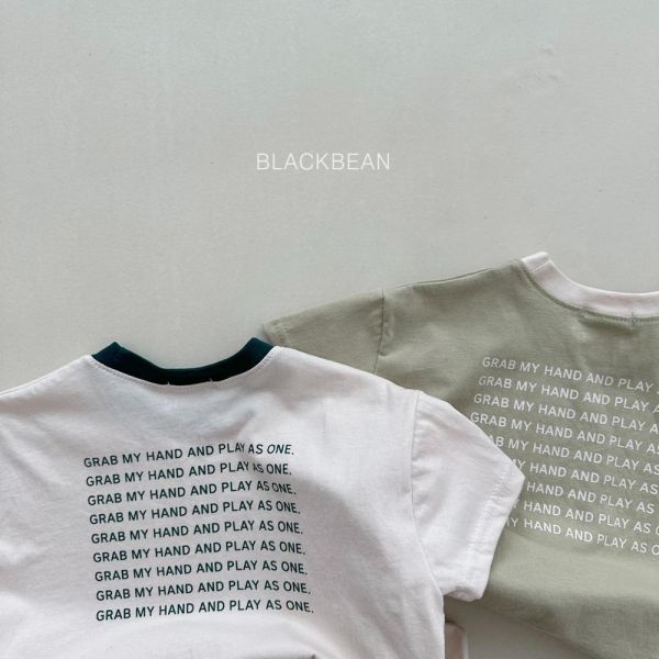 連排字母撞色滾邊短袖上衣 韓國童裝,男童夏裝,中性童裝,童裝推薦,2026夏季童裝,男童穿搭,韓系童裝,中性穿搭,韓國代購