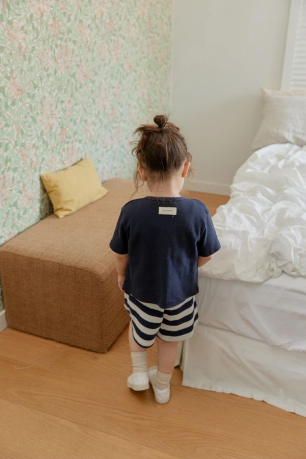 條紋鬆餅格休閒短褲 韓國童裝,男童夏裝,中性童裝,童裝推薦,2026夏季童裝,男童穿搭,韓系童裝,中性穿搭,韓國代購