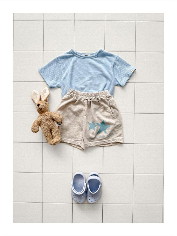 基礎條紋短袖上衣 韓國童裝,男童夏裝,中性童裝,童裝推薦,2026夏季童裝,男童穿搭,韓系童裝,中性穿搭,韓國代購