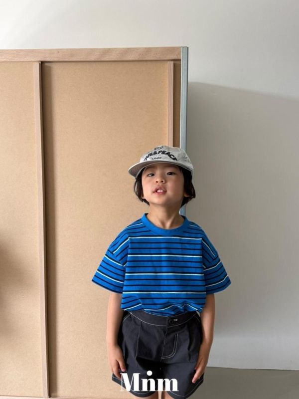 基礎條紋短袖上衣 韓國童裝,男童夏裝,中性童裝,童裝推薦,2026夏季童裝,男童穿搭,韓系童裝,中性穿搭,韓國代購