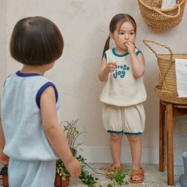 JOY華夫格背心套裝 韓國童裝,質感童裝,童裝推薦,韓系風格,男女童裝,韓風穿搭,韓國代購,韓國空運,童裝短褲