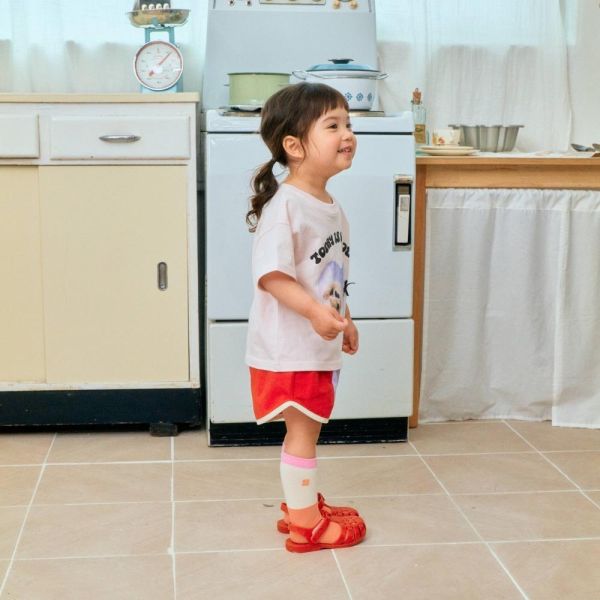 色塊拼接休閒短褲 韓國童裝,男童夏裝,中性童裝,童裝推薦,2026夏季童裝,男童穿搭,韓系童裝,中性穿搭,韓國代購