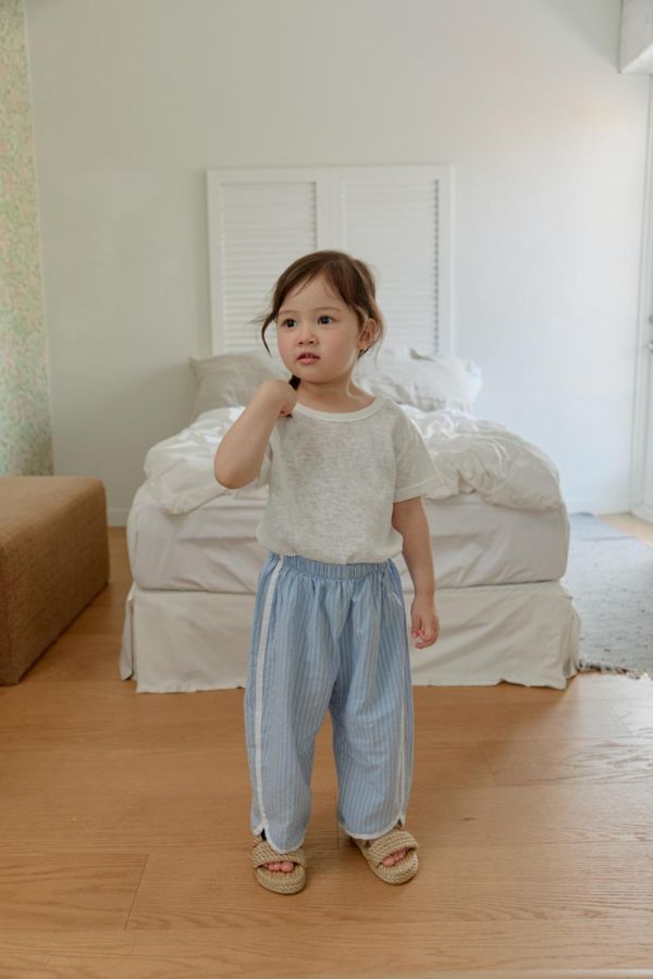 跳色滾邊條紋休閒長褲 韓國童裝,男童夏裝,中性童裝,童裝推薦,2026夏季童裝,男童穿搭,韓系童裝,中性穿搭,韓國代購