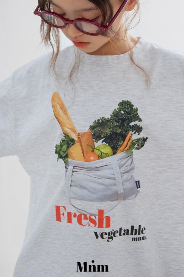 超市購物照片短袖上衣 韓國童裝,男童夏裝,中性童裝,童裝推薦,2026夏季童裝,男童穿搭,韓系童裝,中性穿搭,韓國代購