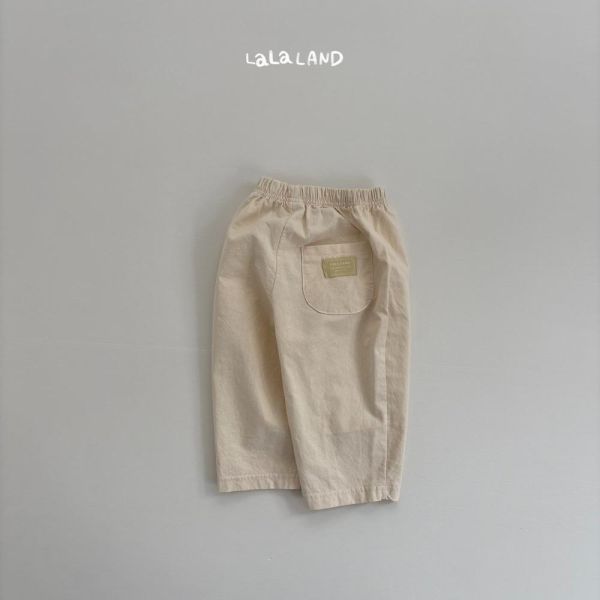 口袋標籤休閒長褲 韓國童裝,男童夏裝,中性童裝,童裝推薦,2026夏季童裝,男童穿搭,韓系童裝,中性穿搭,韓國代購