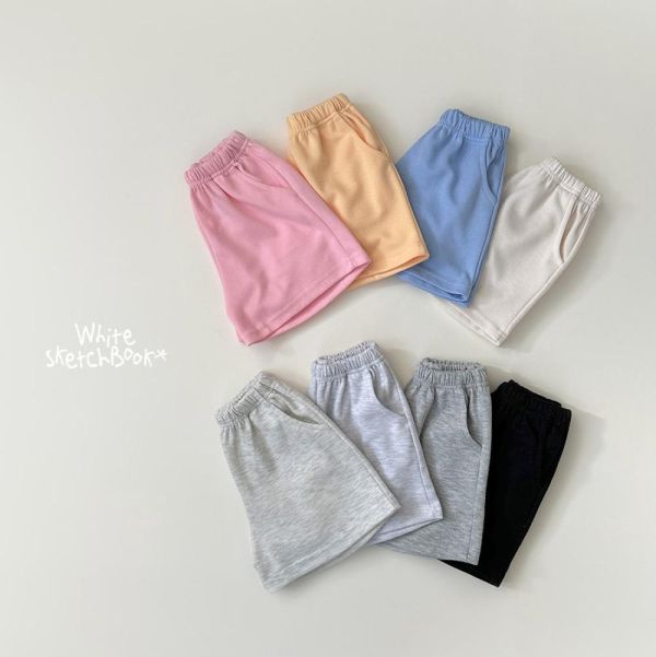 日常輕鬆素色運動短褲 韓國童裝,男童夏裝,中性童裝,童裝推薦,2026夏季童裝,男童穿搭,韓系童裝,中性穿搭,韓國代購