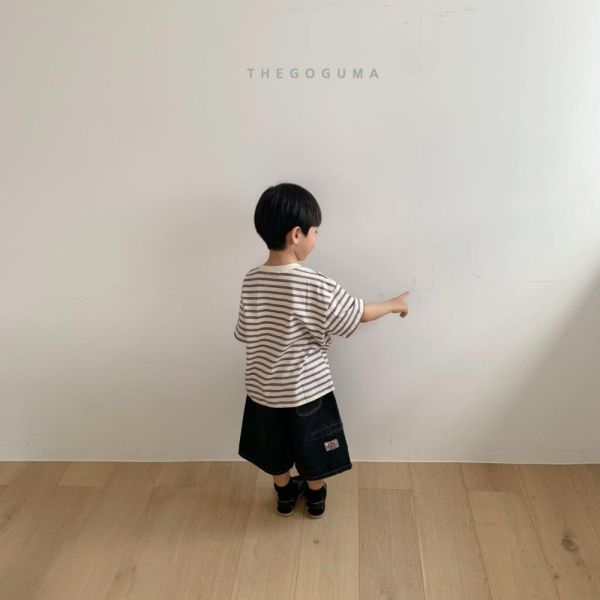 小圖標條紋短袖上衣 韓國童裝,男童夏裝,中性童裝,童裝推薦,2026夏季童裝,男童穿搭,韓系童裝,中性穿搭,韓國代購