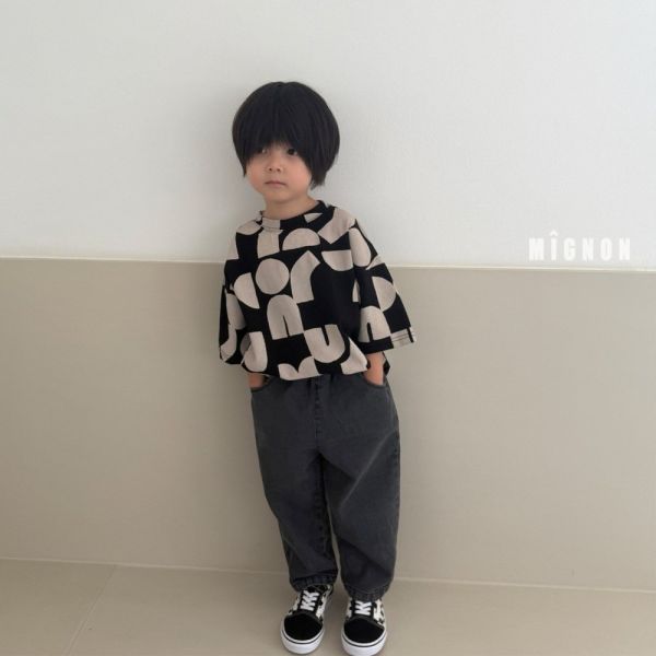 百搭基本款牛仔長褲 韓國童裝,男童秋裝,中性童裝,韓系童裝推薦,2025秋季童裝,韓國男童新款,中性風男童穿搭,秋季男童服飾推薦,小男友穿搭