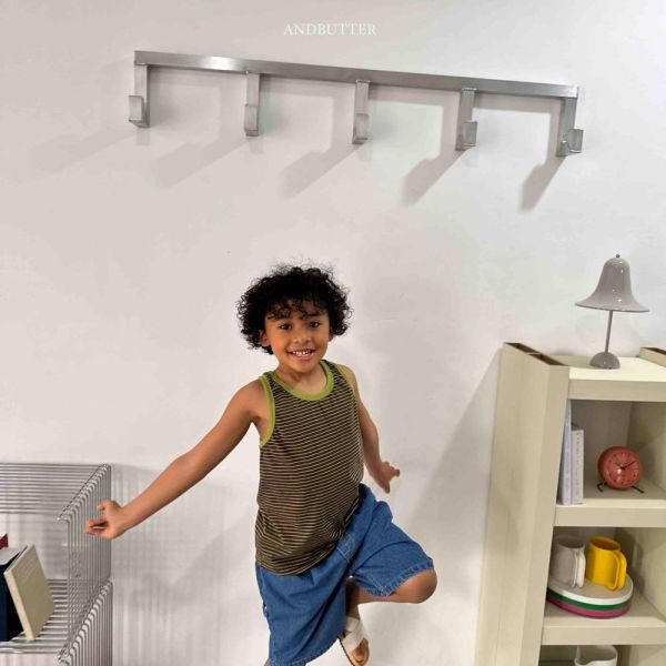 跳色條紋坦克背心 韓國童裝,男童夏裝,中性童裝,童裝推薦,2026夏季童裝,男童穿搭,韓系童裝,中性穿搭,韓國代購