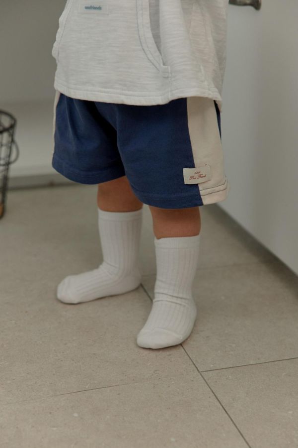 雙色拼接運動短褲 韓國童裝,男童夏裝,中性童裝,童裝推薦,2026夏季童裝,男童穿搭,韓系童裝,中性穿搭,韓國代購