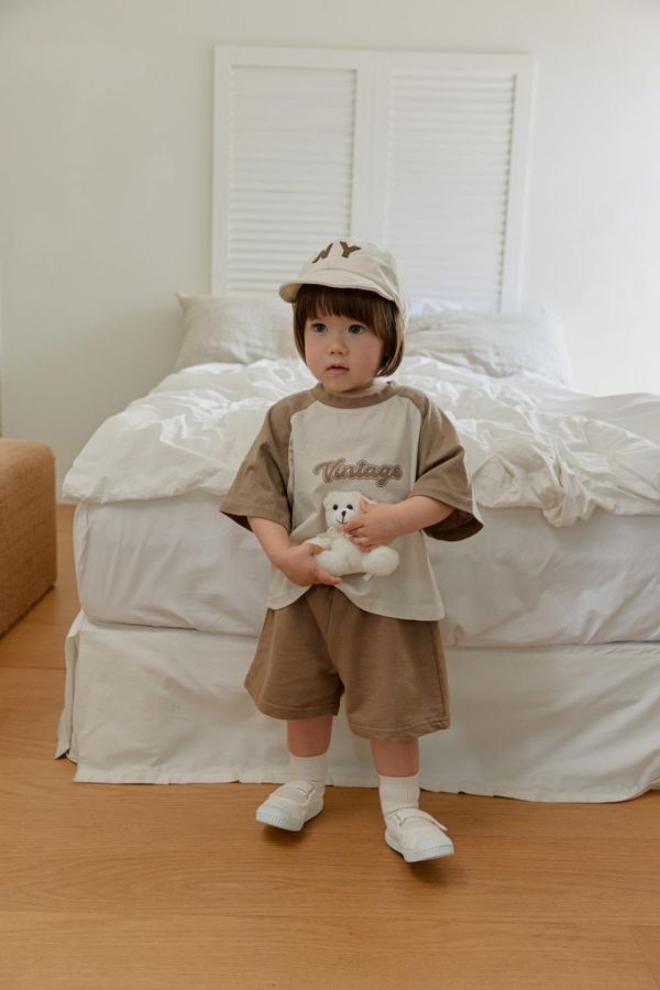 日常素色休閒短褲 韓國童裝,男童夏裝,中性童裝,童裝推薦,2026夏季童裝,男童穿搭,韓系童裝,中性穿搭,韓國代購